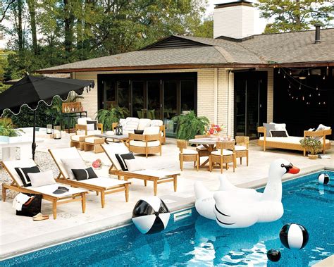 Outdoor Furniture – 15 Ways to Arrange Your Porch | Outdoor pool ...