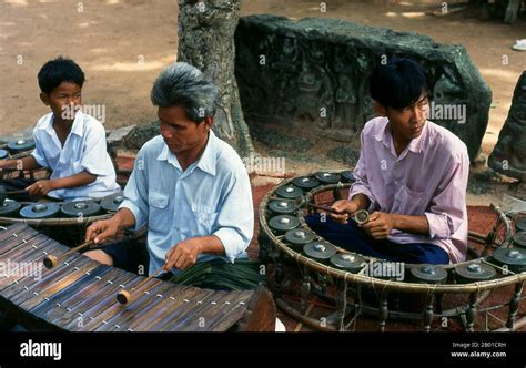 Cambodian music ensemble hi-res stock photography and images - Alamy