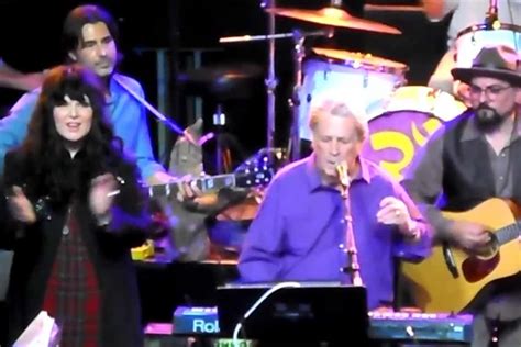 Watch Brian Wilson Lead an All-Star Tribute to George Harrison