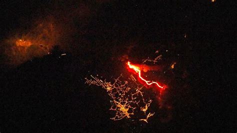 Unstoppable lava from La Palma volcano eruption reaches ocean in stunning space photos | Space