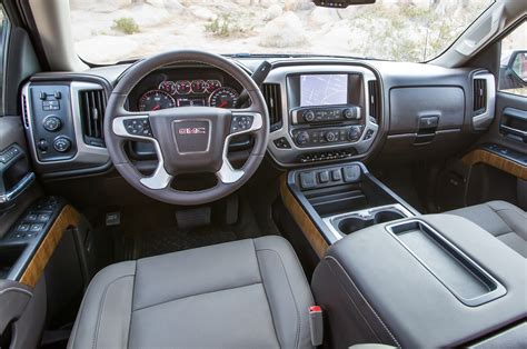 2014-GMC-Sierra-1500-dash-view - Motor Trend en Español