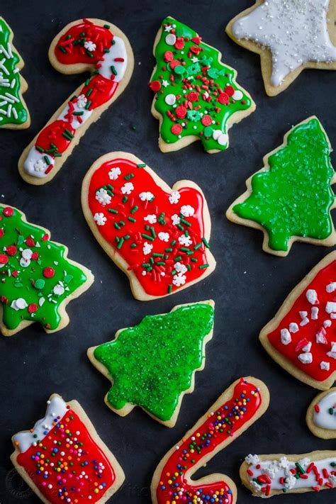 Easy Sugar Cookies Recipe - NatashasKitchen.com | Christmas sugar cookie recipe, Sugar cookie ...