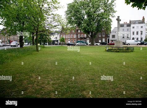 Kew Green in Kew, London Stock Photo - Alamy