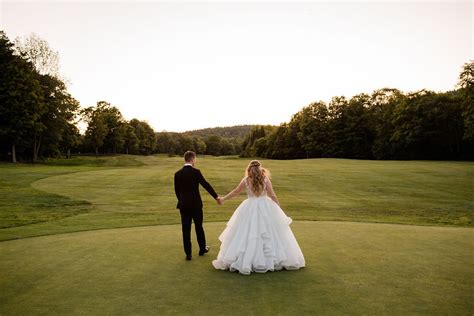 Gorgeous Wedding at the Fairmont Le Château, Montebello