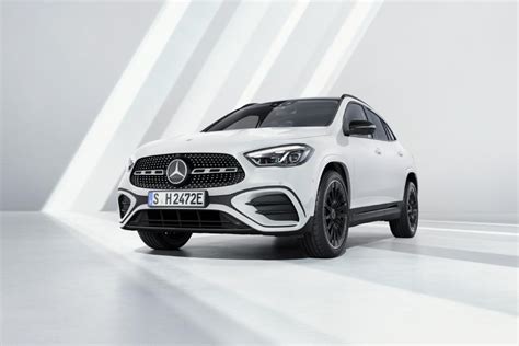 Sporty compact SUV with numerous innovations: the new Mercedes-Benz GLA