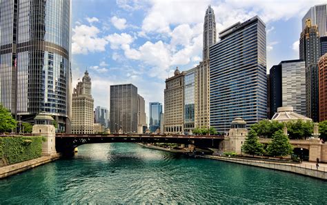 Chicago River with skyline and bridge in Illinois, USA – Macerich