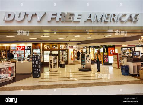 Jfk airport shops hi-res stock photography and images - Alamy