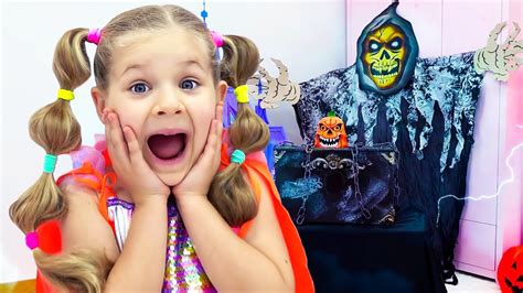 Diana and Roma Pretend Play Halloween Adventure - YouTube