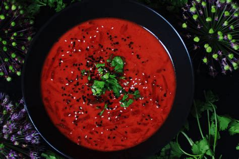 Spicy beetroot soup with coconut milk and sesame | Delano News