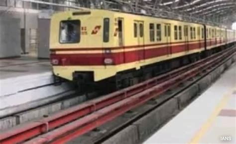 Kolkata Metro Train Stranded At Tollygunge Station After Power Failure