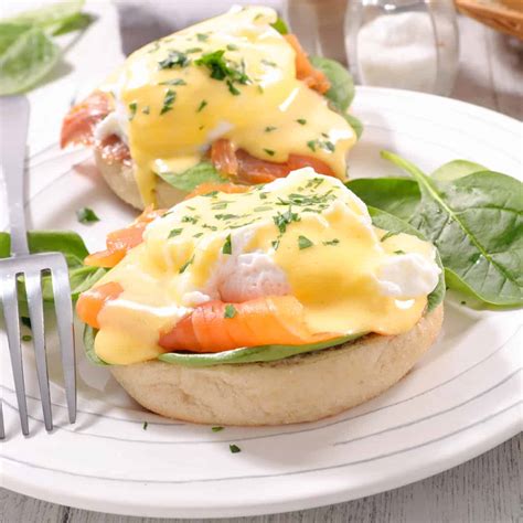 Hollandaise Sauce - The Daring Gourmet