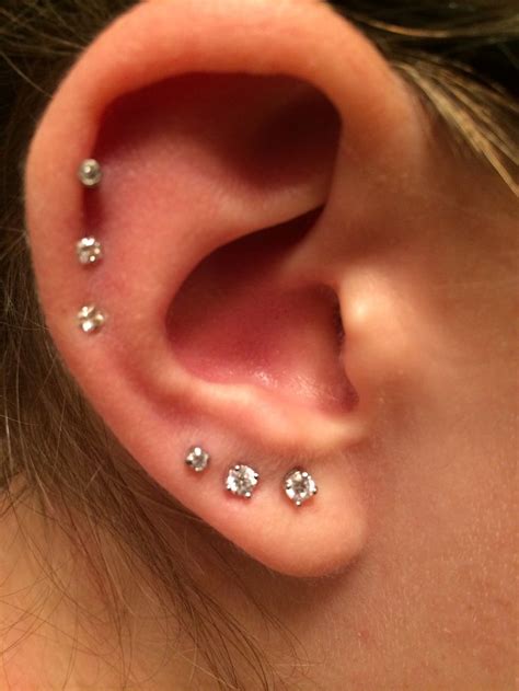 Triple auricle & three lobes | Three ear piercings, Ear piercings, Piercings