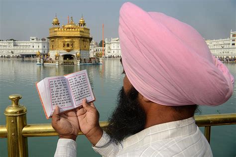 Sikh prayer books made available to British Sikh military personnel ...