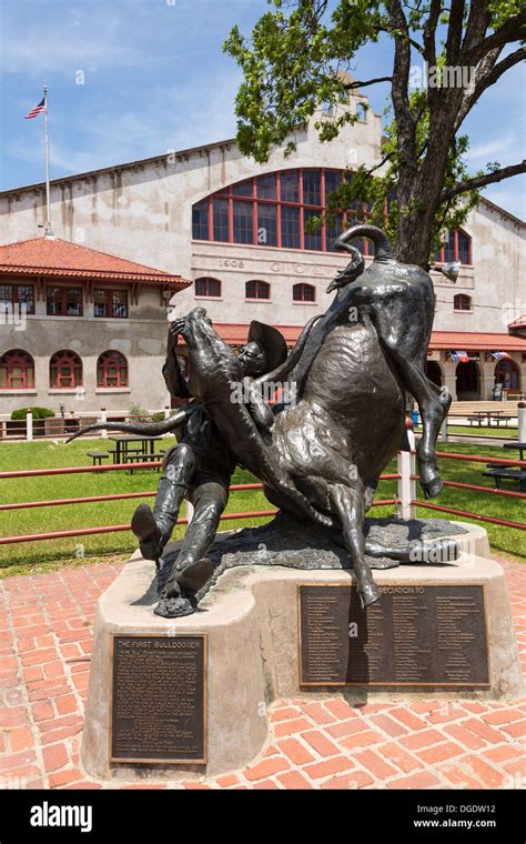 Statue of the steer hi-res stock photography and images - Alamy