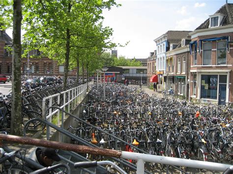 Crazy Travel Adventures: Amsterdam: Bicycle parking garages and lots