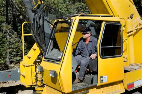 Crane Operators: What Does the Job Entail? | Heavy Machinery World