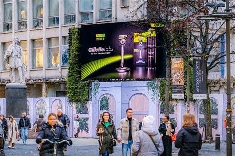 New GreenTech screen on The Meir in Antwerp - blowUP media