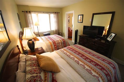 Hotel Room Accommodations - The Pine Tavern Lodge