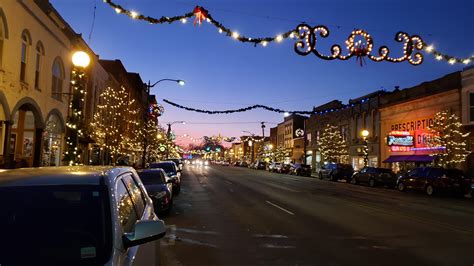 Downtown Marshall at sunset prior to Christmas. : r/Michigan