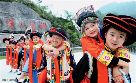 Splendid Costumes of Chinese Ethnic Groups – China National Tourist ...