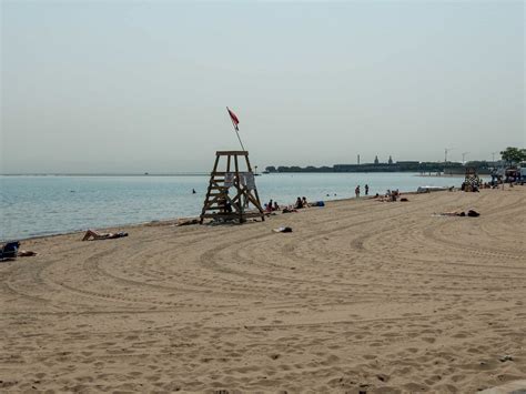 Oak Street Beach – Chicago Traveler