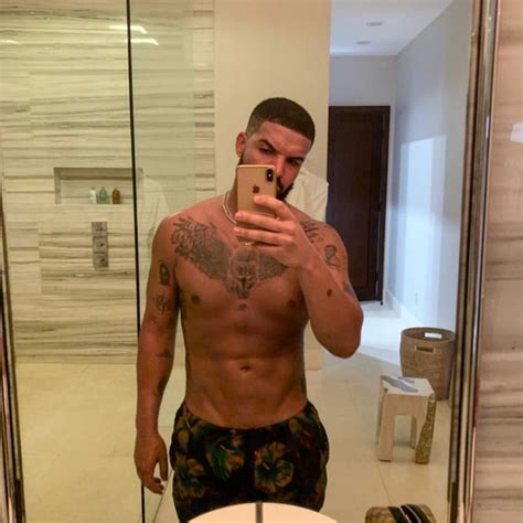 Alexis_Superfan's Shirtless Male Celebs: Drake shirtless selfie on IG