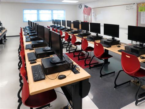 Kay-Twelve.com Great way to use computer labs as a classroom space. | School computer lab design ...
