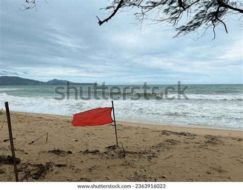 6,558 Alert Red Flag Images, Stock Photos, 3D objects, & Vectors | Shutterstock