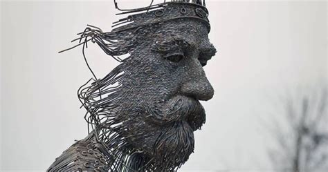 This Sculptor Bends Metal Wire Into Incredible Sculptures Of Historical Figures | Bored Panda