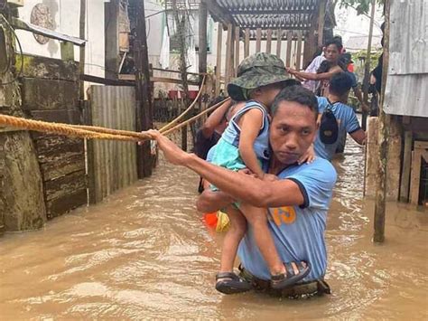 Floods displace thousands in Lamitan City | Philstar.com