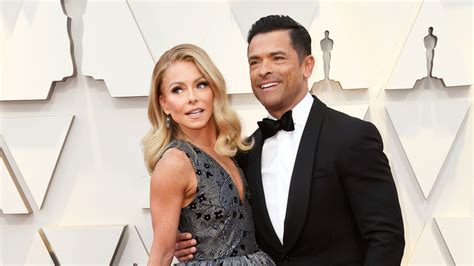 Kelly Ripa And Mark Consuelos' Wedding Wasn't As Lavish As You'd Expect