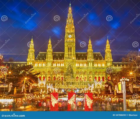 Rathaus and Christmas Market in Vienna Stock Photo - Image of market, building: 34788690