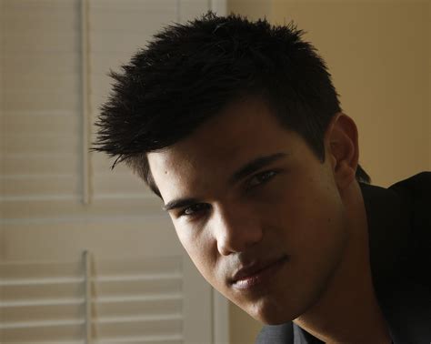 New Reutner outtakes from "Eclipse" promotional tour - Taylor Lautner ...