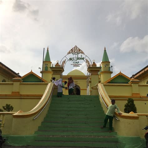 Masjid Sultan Riau Pulau Penyengat - Masjid (Mosque) | Halal Trip