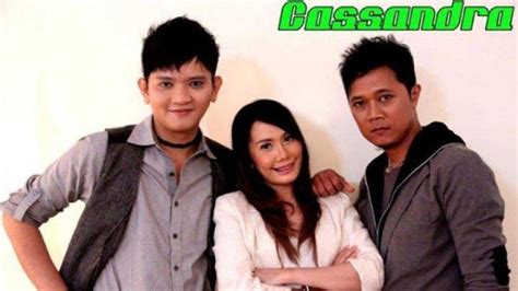 Lirik Cinta Terbaik : CINTA TERBAIK -CASSANDRA LAGU DAN LIRIK - YouTube ...