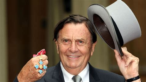 Dame Edna star Barry Humphries in Sydney hospital after complications ...