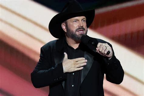 Garth Brooks Won't Be Banning Bud Light at His Nashville Bar