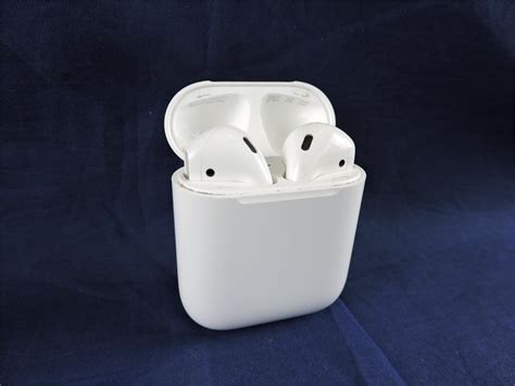 Police Auctions Canada - Apple Airpods (A2031/A2032) with Charging Case ...