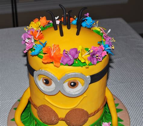 The Bake More: Minion Hawaiian Hula Skirt Cake