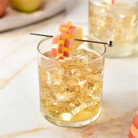 The Perfect Refreshing Cocktail: Crown Apple and Sprite