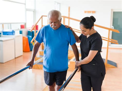 Geriatric Physical Therapy: Benefits, Tips for Older Adults