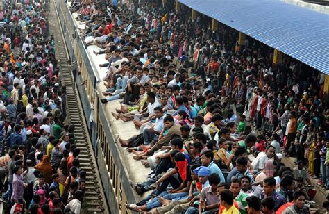 Crowded trains in Dhaka, Bangladesh - Mirror Online