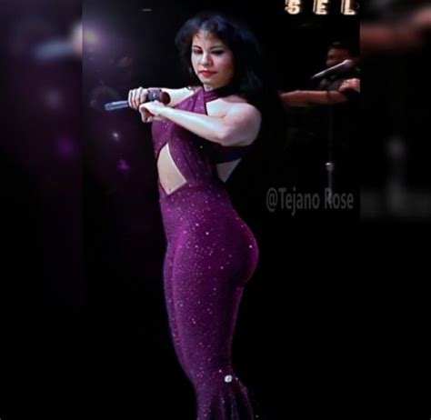 R.I.P Selena the queen of Cumbia 🌹😭 | Selena quintanilla outfits, Selena quintanilla, Selena ...