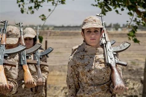 Female Kurd soldiers fighting ISIS explain why they wear lipstick and ...