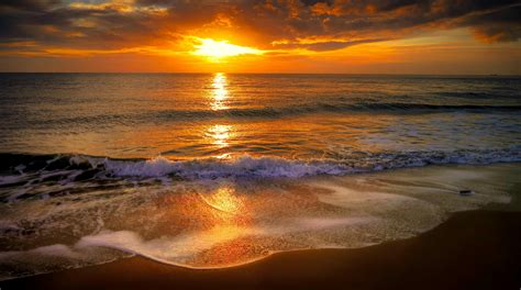 Ocean Waves during Sunset · Free Stock Photo