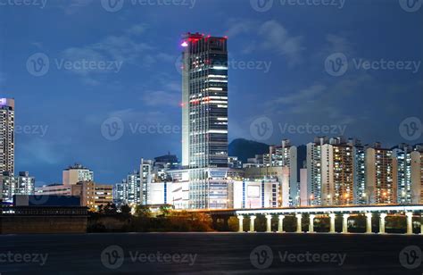 Night view of the Han River in Seoul 10517998 Stock Photo at Vecteezy