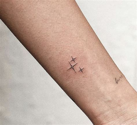 Estrellas | Tatuajes pequeños de estrellas, Tatuajes complementarios ...