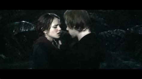 Kiss of Hermione and Ron / El Beso de Hermione y Ron - YouTube