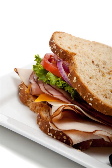 Turkey sandwich on whole grain bread - Australian Homestay Network