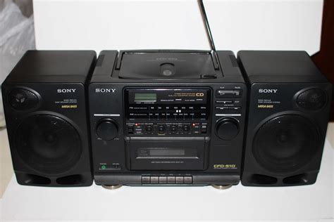 Sony CFD 550. Portable stereo system. What early 90's dorm didn't have this on the bookcase ...